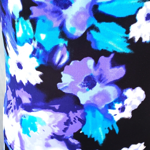 Wrapper brand flowered dress top - Picture 2 of 5